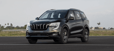 Mahindra XUV700 front view
