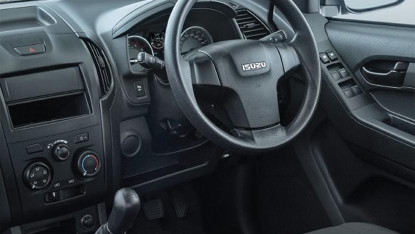 Isuzu S-CAB Interior image 7