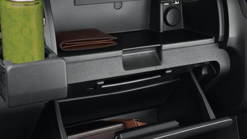 Isuzu S-CAB Interior image 6